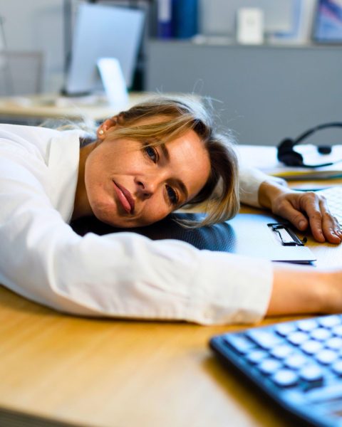 Lavoratrice stanca canva