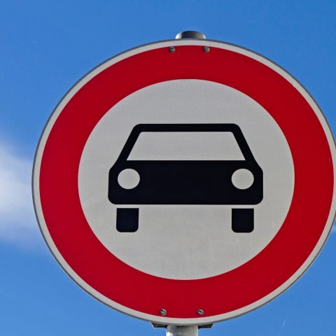 Dipendenze auto divieto