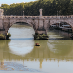 Fiume tevere ponte santangelo canva