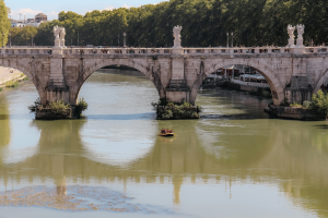 Fiume tevere ponte santangelo canva