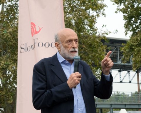 TORINO SLOW FOOD CARLO PETRINI