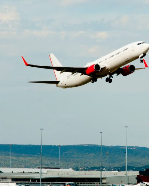 Aereo decolla
