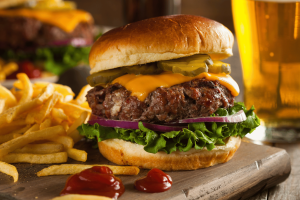 Hamburger patatine canva