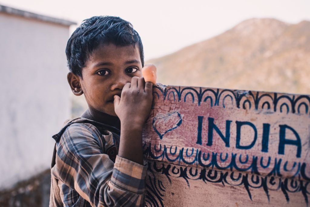 Caldo estremo india bambino canva