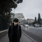 Ragazzo triste a Roma chatgpt