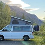 Camper svuota wc chimico in aiuola a como