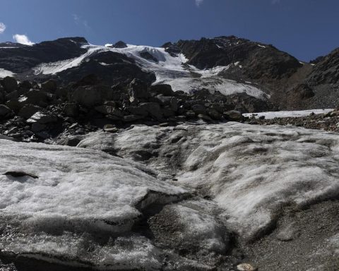 Ondata di caldo, l'impatto sui ghiacciai italiani