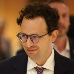 Dario amodei anthropic assume economista chad jones