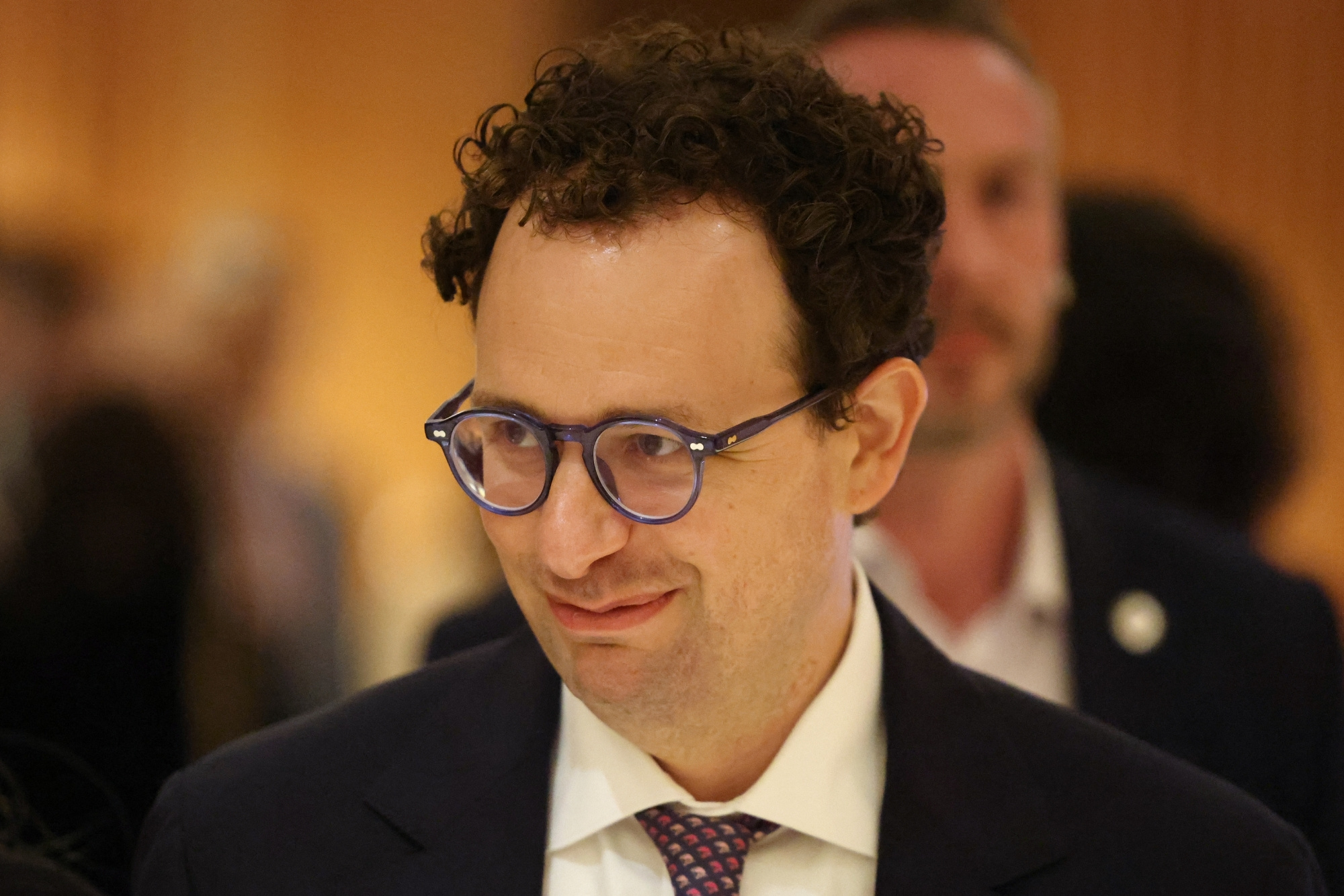 Dario amodei anthropic assume economista chad jones