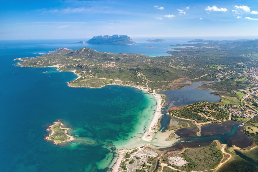 Tavolara bay governo revoca autorizzazione zes