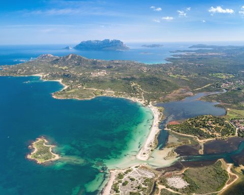 Tavolara bay governo revoca autorizzazione zes