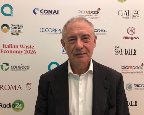 Sostenibilità, Urso (Mimit): "Italia leader in Europa in riciclo di materie prime"
