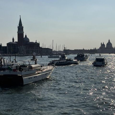 Venezia, da Gift Solutions un impianto fotovoltaico per ripulire la laguna da microplastiche