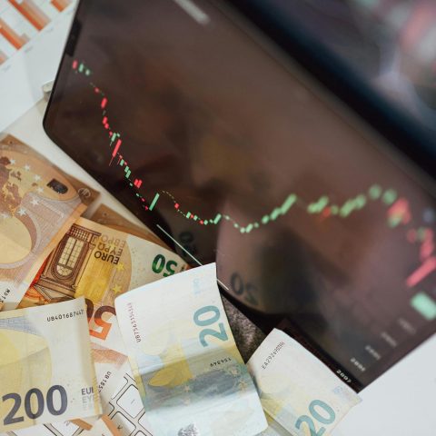 Conti fisco stipendio basso italia canva