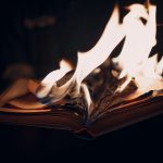 Libro distrutto ai canva