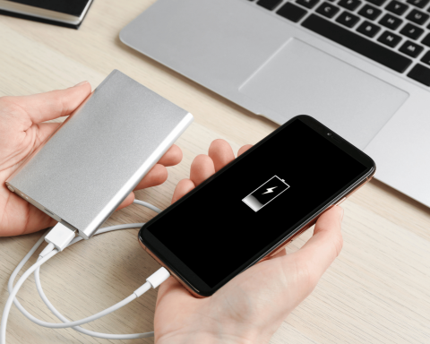 Batteria cellulare power bank canva