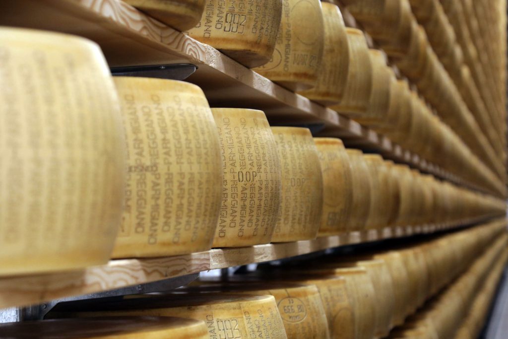 magazzino di stagionatura del Parmigiano Reggiano