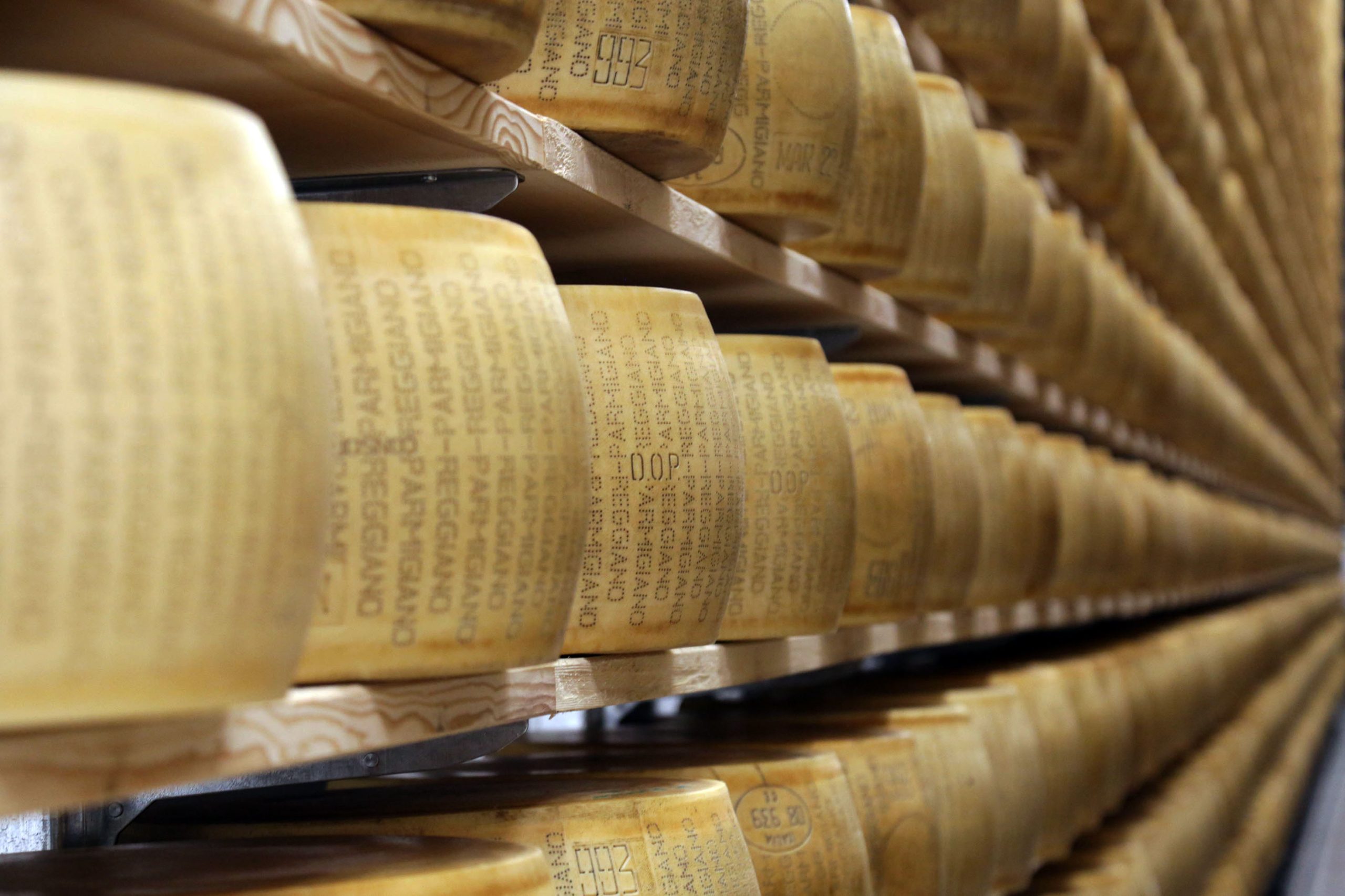magazzino di stagionatura del Parmigiano Reggiano