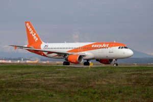 Easyjet assume over 50 - Canva