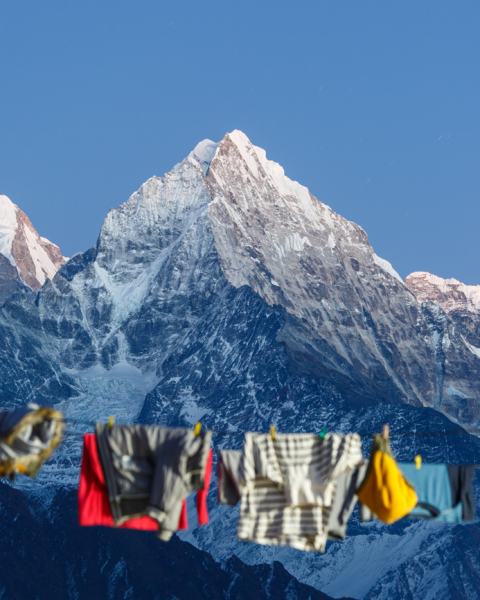 Bucato steso al Sole sull'Everest