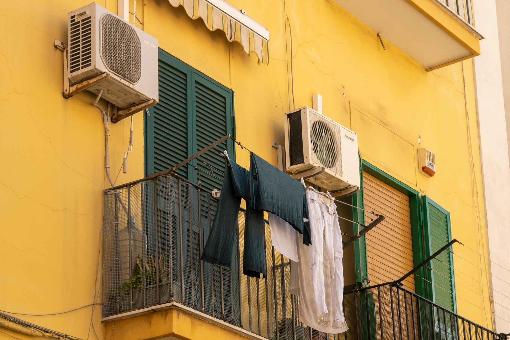 Motori condizionatori palazzo canva
