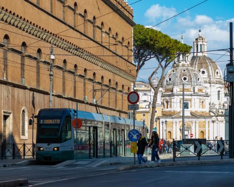 Tram roma canva