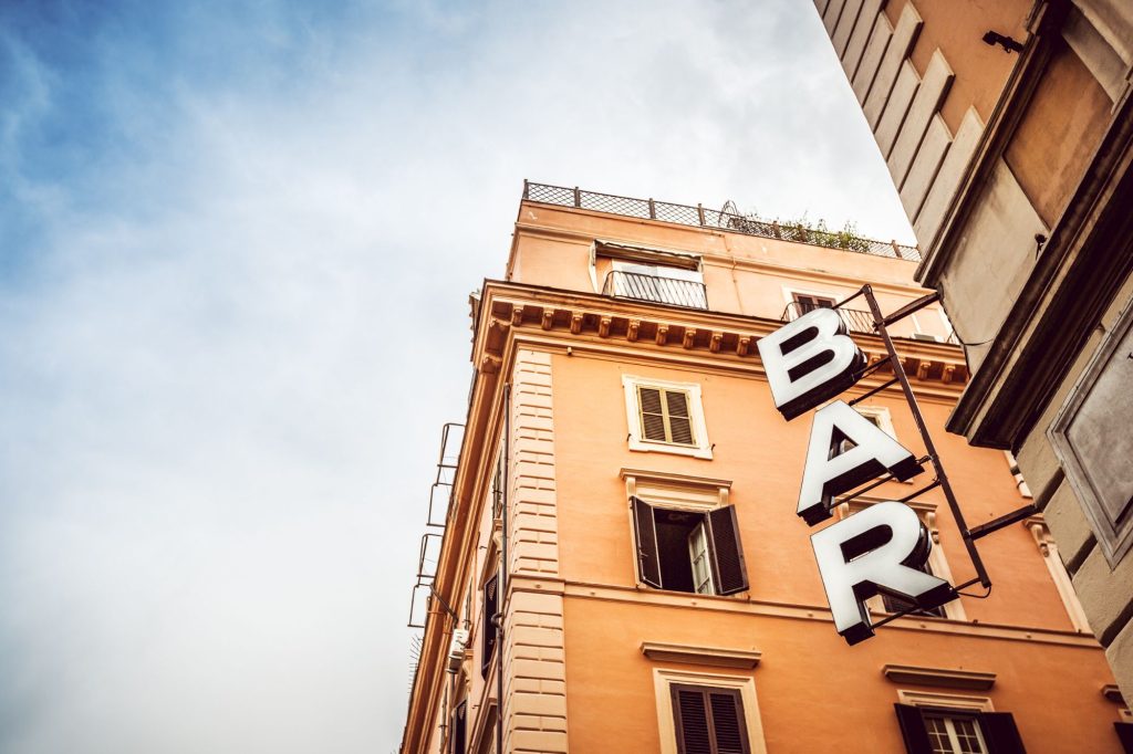 Bar chiusi roma canva