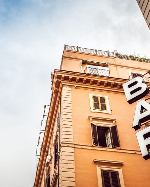 Bar chiusi roma canva