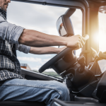 Autista guida camion