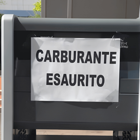 Proteste sud italia carburante esaurito facebook