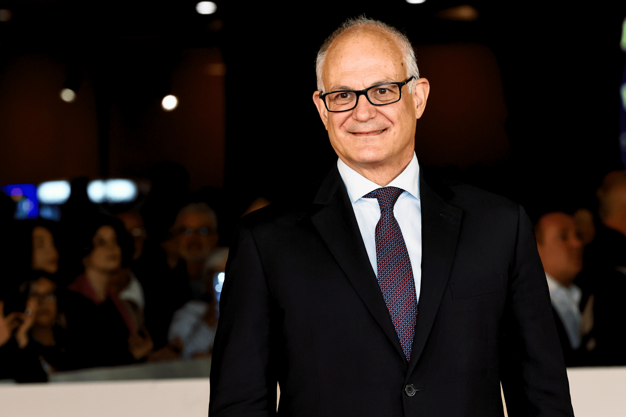 Roberto gualtieri sorride